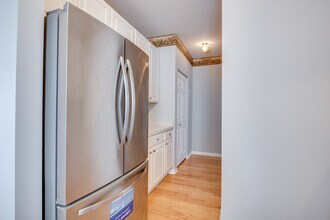 805 Genesee Dr in Naperville, IL - Building Photo - Building Photo