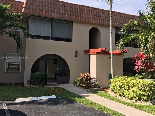 3831 NW 84th Ave in Sunrise, FL - Foto de edificio - Building Photo