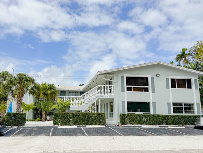 property at 915 Intracoastal Dr