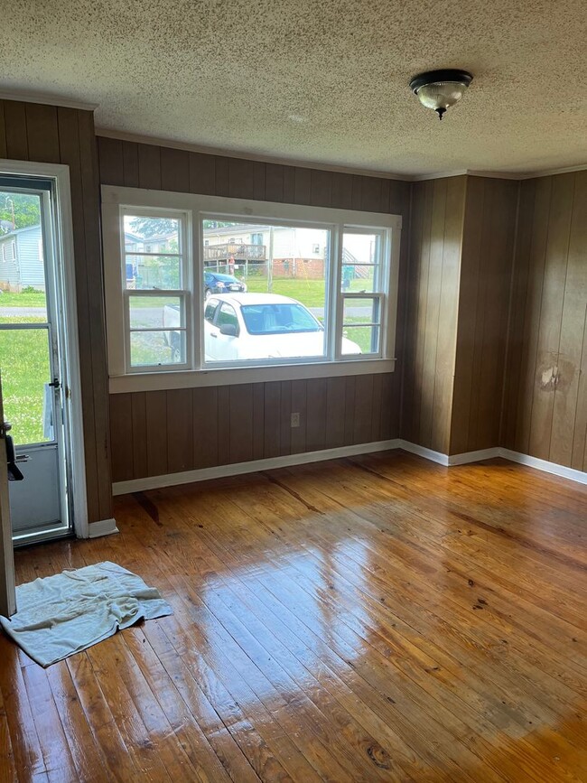 property at 914 W Virginia Ave