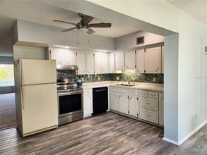 2380 World Pkwy Blvd in Clearwater, FL - Building Photo - Building Photo
