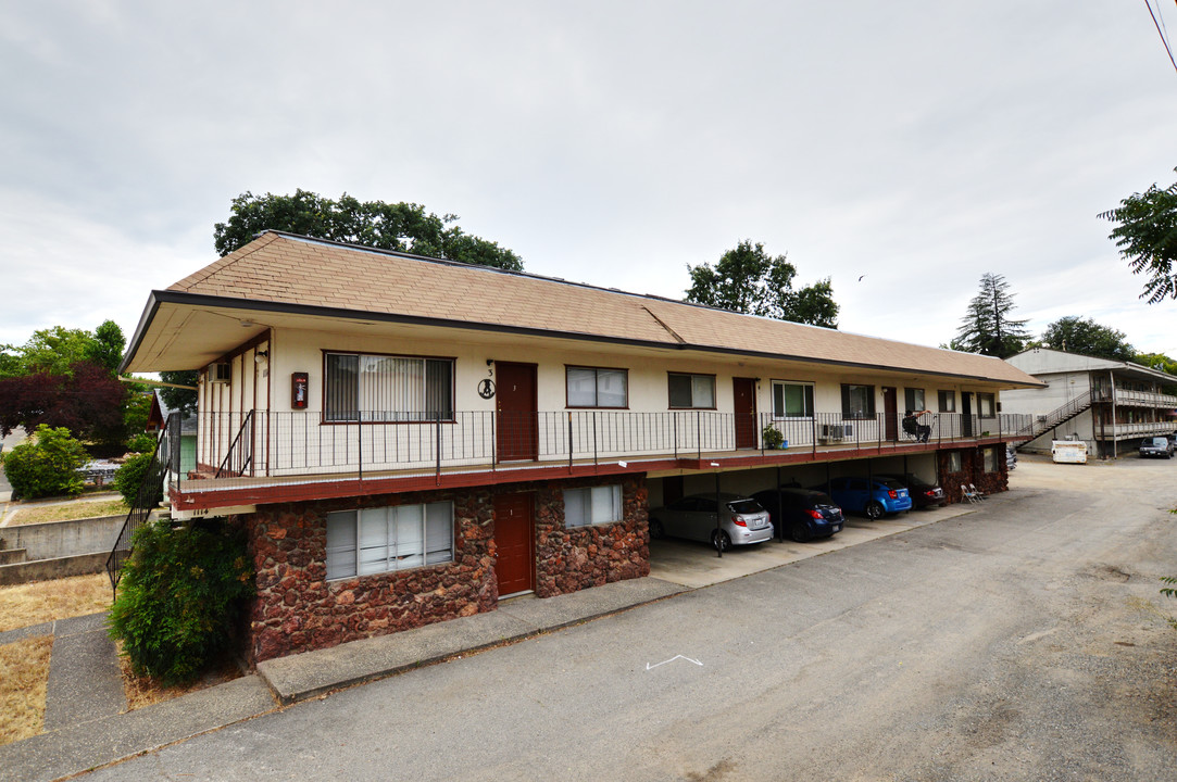 Orange Ave 6 Plex in Redding, CA - Building Photo