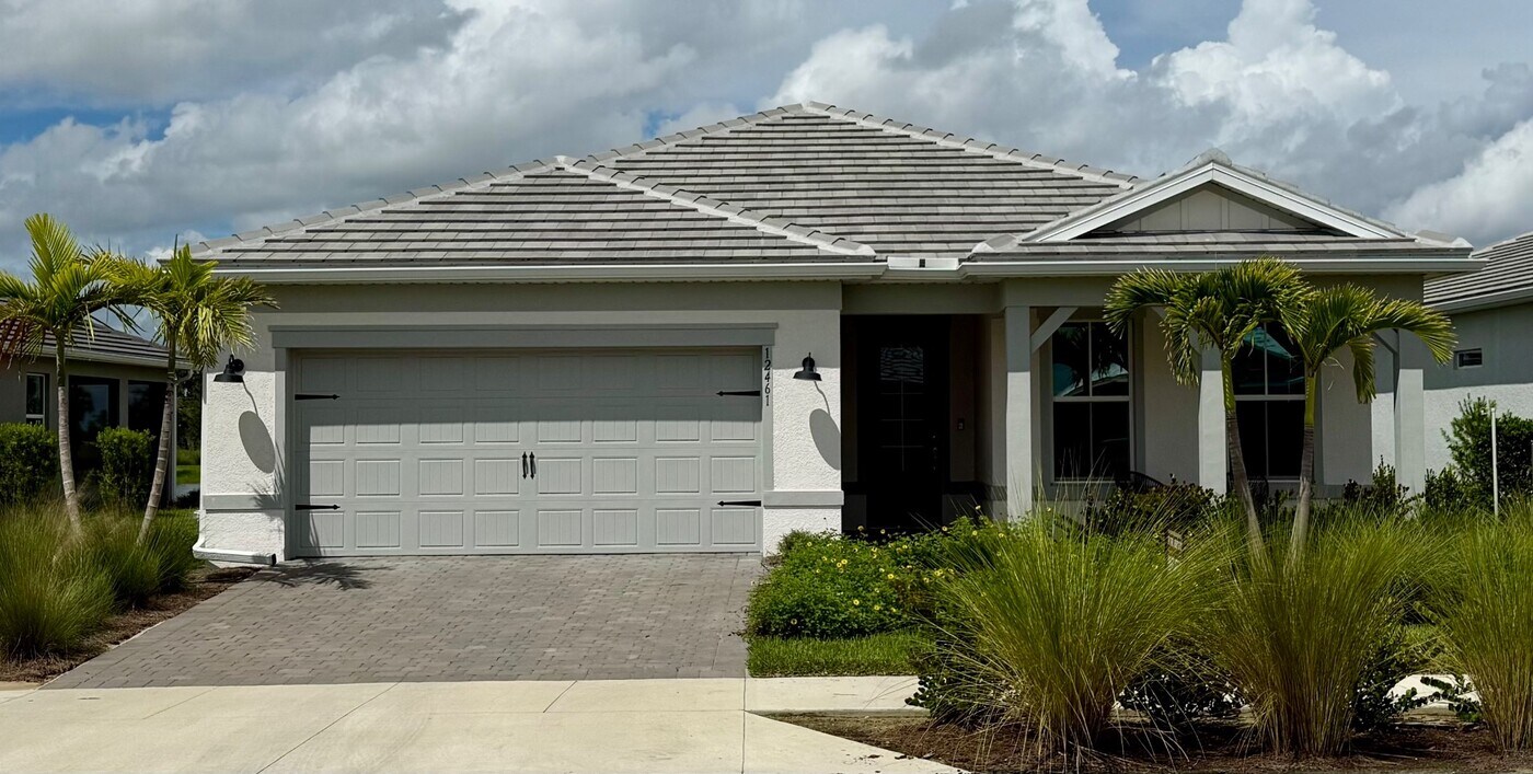 12461 Basalt Ln in Alva, FL - Building Photo