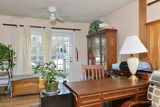 6 Lakeshore Rd in Westport, MA - Building Photo - Building Photo