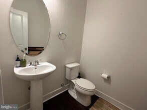 23115 Cottonwillow Sq in Brambleton, VA - Building Photo - Building Photo
