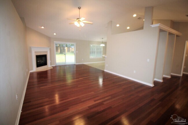 5983 Ashton Woods Cir in Milton, FL - Foto de edificio - Building Photo