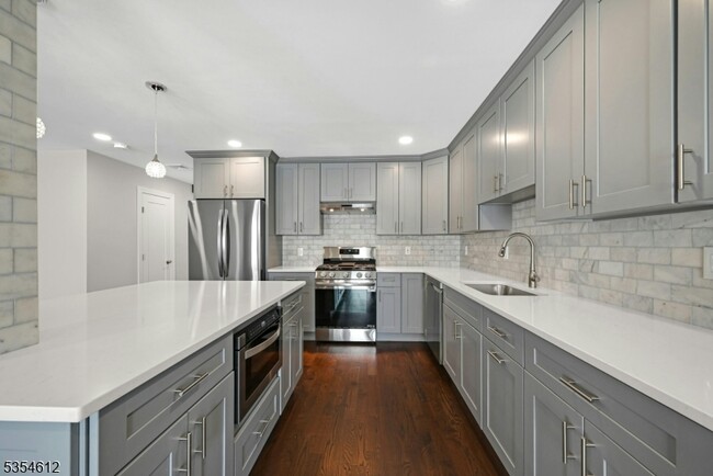 266 Garibaldi Ave in Lodi, NJ - Building Photo - Building Photo