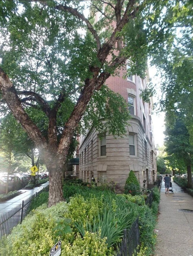 1801 Calvert St NW in Washington, DC - Building Photo - Building Photo