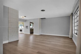 16530 NE 11th Ave in North Miami Beach, FL - Building Photo - Building Photo
