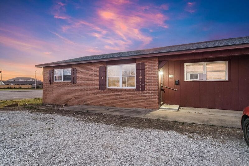 740 N 6th St in Rogers, AR - Building Photo