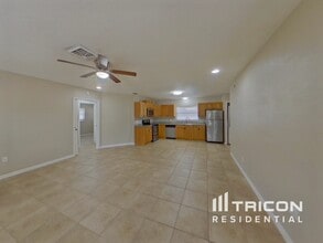 10811 La Vista Loop in Riverview, FL - Foto de edificio - Building Photo