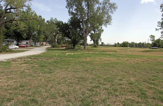 Shadow Lake Mobile Home Park in Collinsville, OK - Building Photo - Building Photo