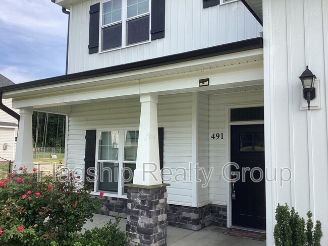 491 Fallingbrook Dr in Kenly, NC - Building Photo - Building Photo