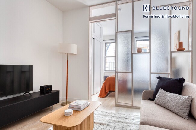 212 Lafayette St in New York, NY - Building Photo - Building Photo