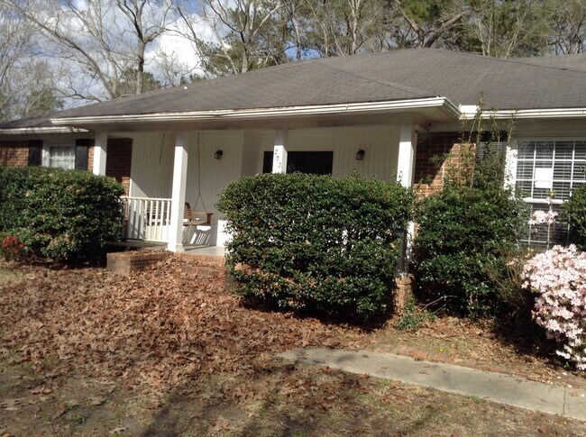 202 Sweetbriar Rd in Summerville, SC - Building Photo - Building Photo