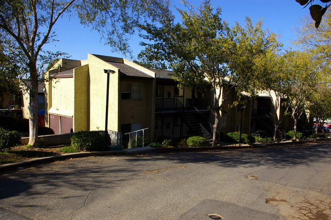 Summerwood Apartments in Fallbrook, CA - Foto de edificio - Building Photo