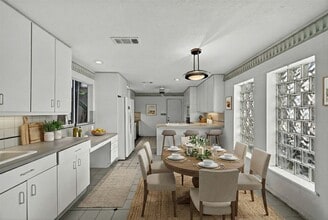 1631 Bradney Dr in Houston, TX - Building Photo - Building Photo