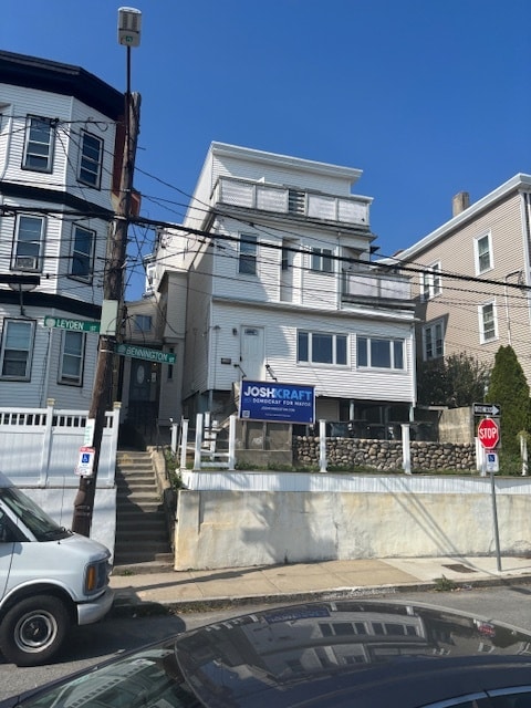 1148 Bennington St, Unit 1 in Boston, MA - Foto de edificio - Building Photo