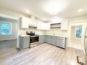 1907 E 18th St in Bremerton, WA - Building Photo - Building Photo