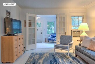 149 Towd Point Rd in Southampton, NY - Building Photo - Building Photo