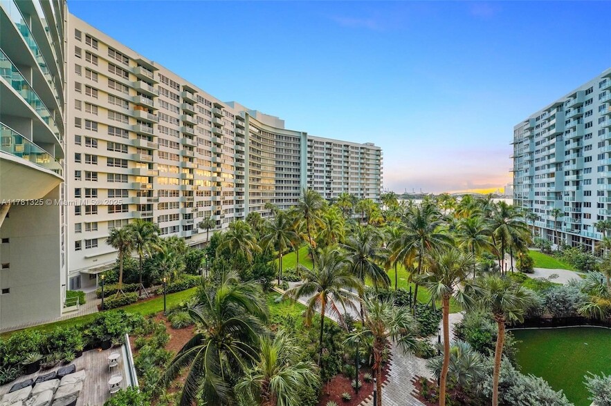 1500 Bay Rd, Unit N-0630 in Miami Beach, FL - Building Photo