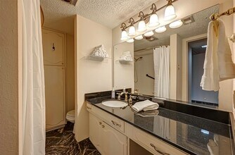 478 N Post Oak Ln in Houston, TX - Building Photo - Building Photo