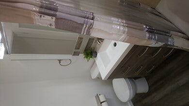 738 Hill St, Unit #A in Santa Monica, CA - Foto de edificio - Building Photo