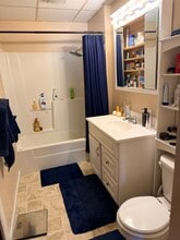 46 King Philip Rd, Unit 2 in Worcester, MA - Foto de edificio - Building Photo