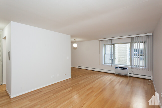 property at 420 W Aldine Ave