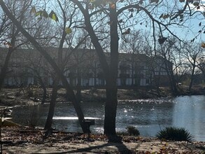 Magnolia Lake Apartments in Wichita, KS - Foto de edificio - Building Photo