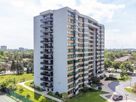 90 Fisherville Rd in Toronto, ON - Building Photo