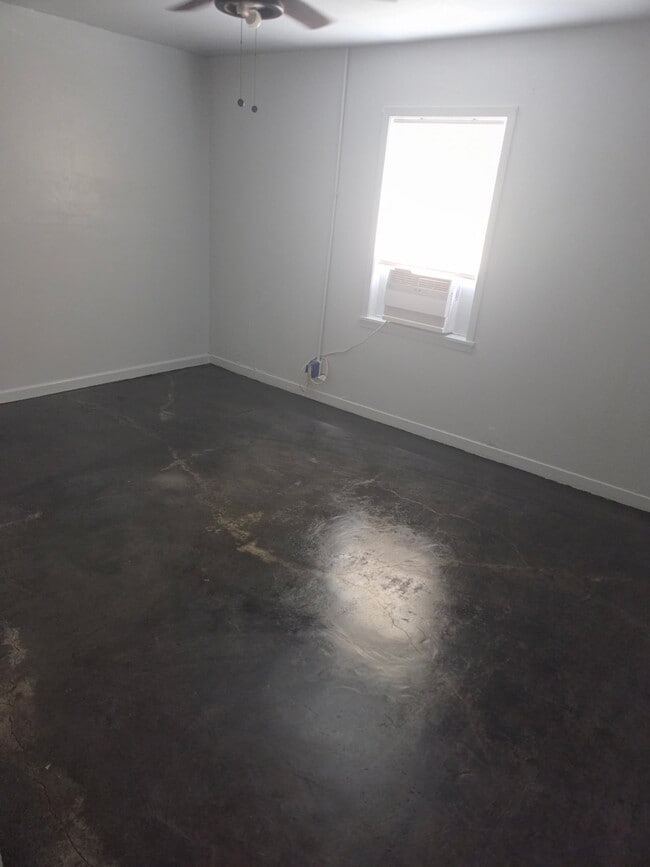 503a West St in Yoakum, TX - Building Photo - Building Photo