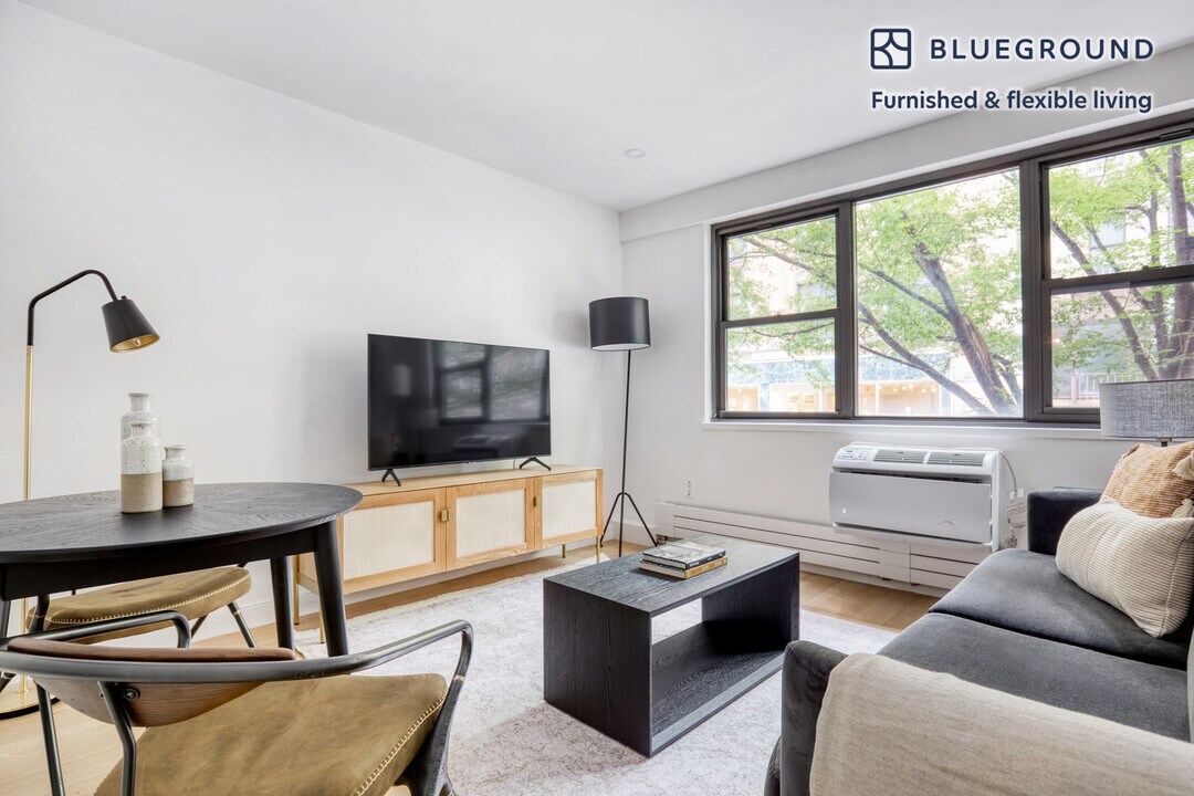 227 E 59th St in New York, NY - Building Photo