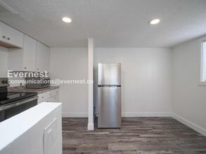 43406 SE N Bend Way, Unit 2 in North Bend, WA - Foto de edificio - Building Photo