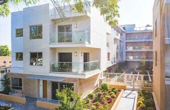 137 S Wilson Ave in Pasadena, CA - Building Photo - Building Photo