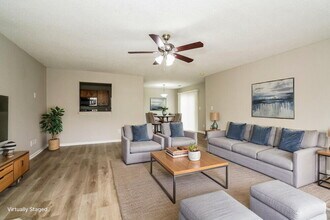 8544 Sweet Birch Dr in Indianapolis, IN - Foto de edificio - Building Photo