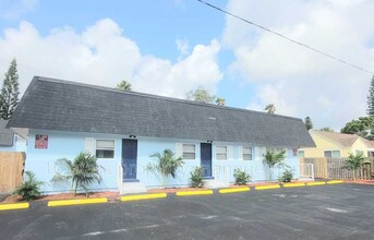 14125 Palm St-Unit -4 in Madeira Beach, FL - Building Photo - Building Photo