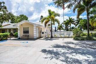 799 Harrington Lake Dr N in Venice, FL - Building Photo - Building Photo