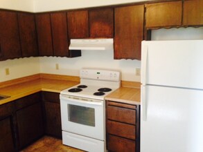 350 E Whidbey Ave, Unit 3 in Oak Harbor, WA - Building Photo - Building Photo