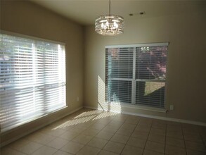 822 Christine Dr in Cedar Hill, TX - Foto de edificio - Building Photo