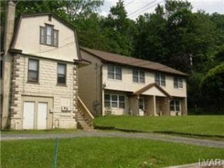 2235-2237 Koehler Dr in Bethlehem, PA - Foto de edificio - Building Photo