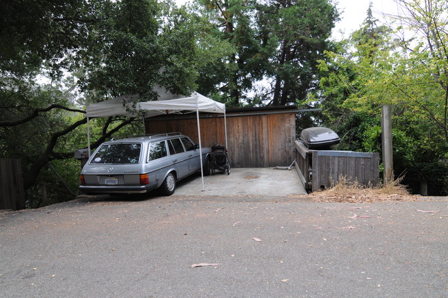 6453 Heather Ridge Way in Oakland, CA - Foto de edificio - Building Photo