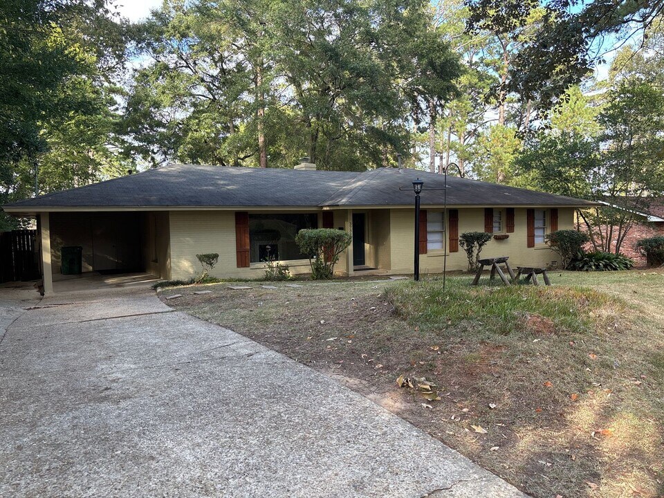 3739 Marie Cook Dr in Montgomery, AL - Building Photo