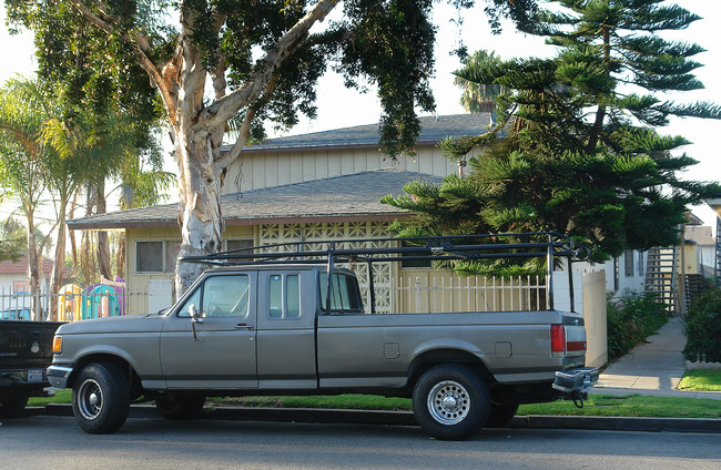 703 James St in Costa Mesa, CA - Building Photo - Building Photo