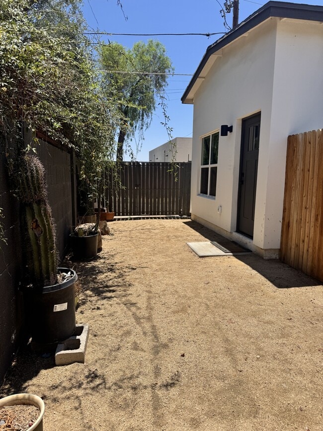 property at 1839 W Hazelwood St
