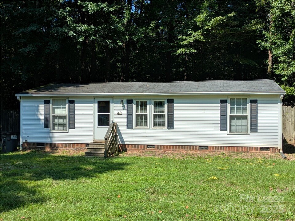330 Judas Rd in Mooresville, NC - Building Photo