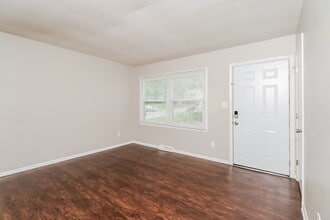 4121 Carlyle Dr in Charlotte, NC - Foto de edificio - Building Photo