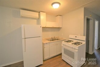 1007 Plymouth St, Unit A in Gastonia, NC - Building Photo - Building Photo