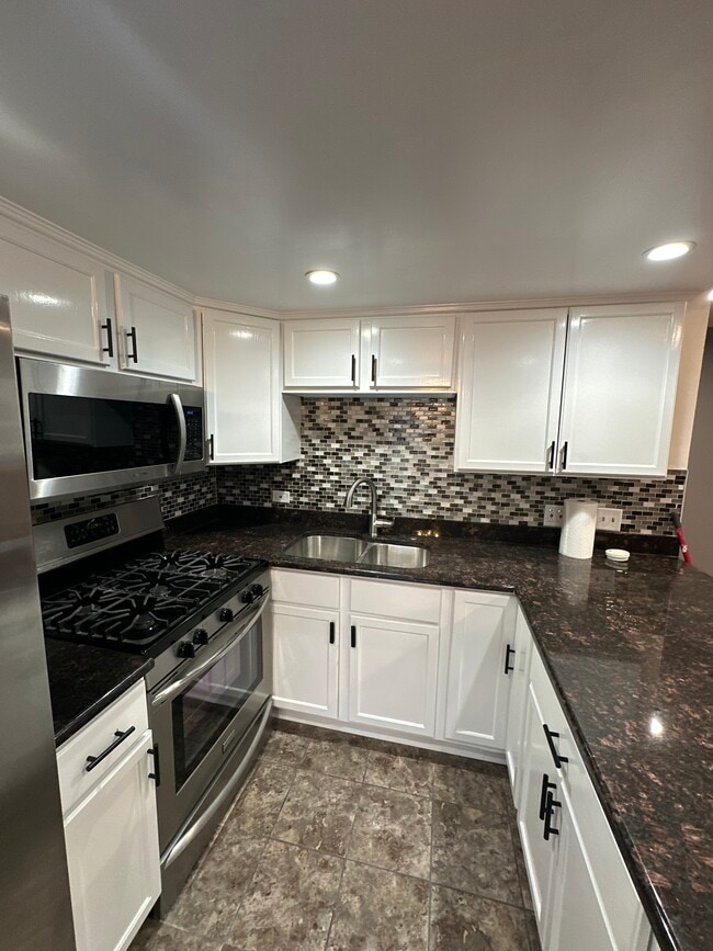 property at 1259 Inverrary Ln