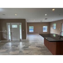 200 NE 44th St in Miami, FL - Building Photo - Building Photo